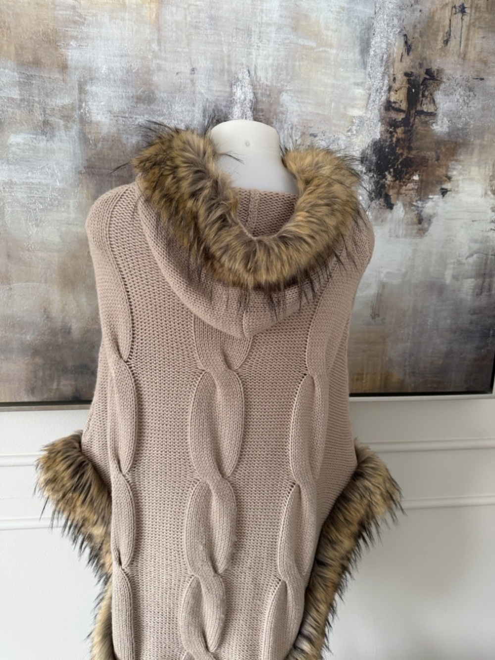 Linda Richard’s woman’s knit fur hood poncho One Size